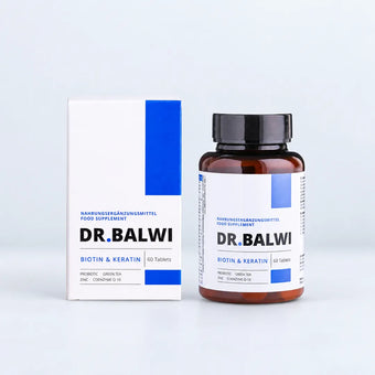 Ein weißer Karton und eine braune Plastikflasche mit Dr. Balwi Shop Biotin & Keratin Tabletten, beide mit blau-weißen Etiketten.