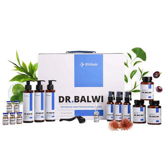 Das Dr. Balwi Hair Boost Set von Dr. Balwi Shop zielt auf Haarwachstum und Haarausfall und enthält Flaschen, Tiegel, Ampullen, einen Roller und natürliche Inhaltsstoffe, die mit grünen Blättern dargestellt sind.