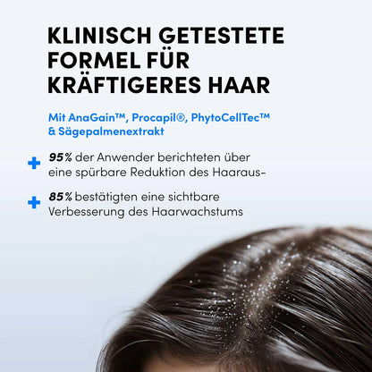 Eine Nahaufnahme einer Kopfhaut mit gescheiteltem Haar zeigt Haarwurzeln und einen deutschen Text, der für das Dr. Balwi Hair Serum von shop.elithairtransplant wirbt, das klinisch auf Haarstärkung getestet wurde und Statistiken zu reduziertem Haarausfall und verbessertem Haarwachstum enthält.