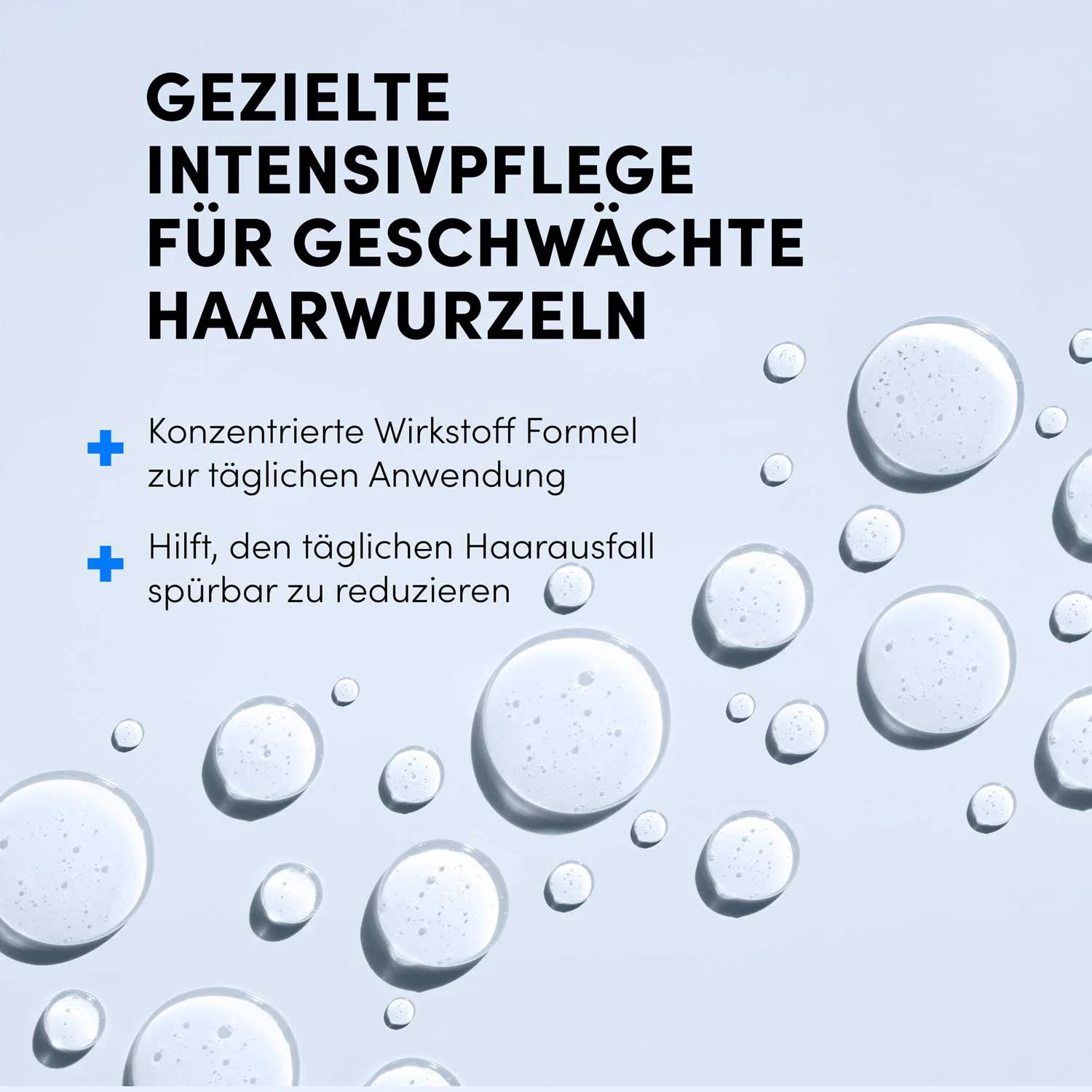 Blauer Text auf hellem Hintergrund: Intensivpflege mit Procapil™ für geschwächte Haarwurzeln. Zwei Aufzählungspunkte heben die Vorteile hervor. Transparente Tropfen und das Logo des Dr. Balwi Hair Boost Set von shop.elithairtransplant sind quer über das Bild zu sehen.
