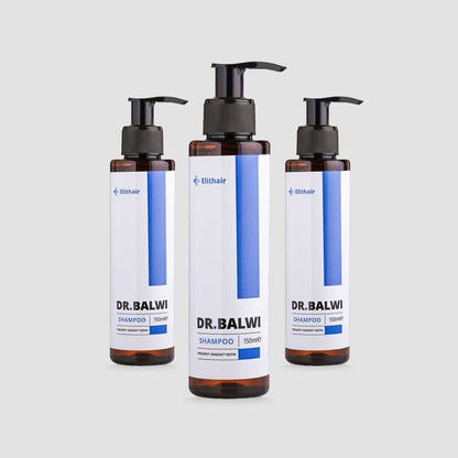 Auf hellgrauem Untergrund stehen drei Flaschen Dr. Balwi Shampoo von shop.elithairtransplant, je 150 ml mit Pumpspender und weiß-blauen Etiketten – perfekt für die Haarausfall-Pflege.
