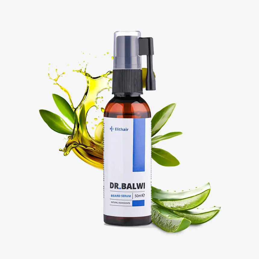 Eine braune Flasche Dr. Balwi Beard Serum aus dem Dr. Balwi Shop mit einer schwarzen Pumpe steht vor Aloe Vera, Olivenzweigen und einem Spritzer Öl und unterstreicht die natürlichen Inhaltsstoffe für optimale Bartpflege und Bartwuchs.