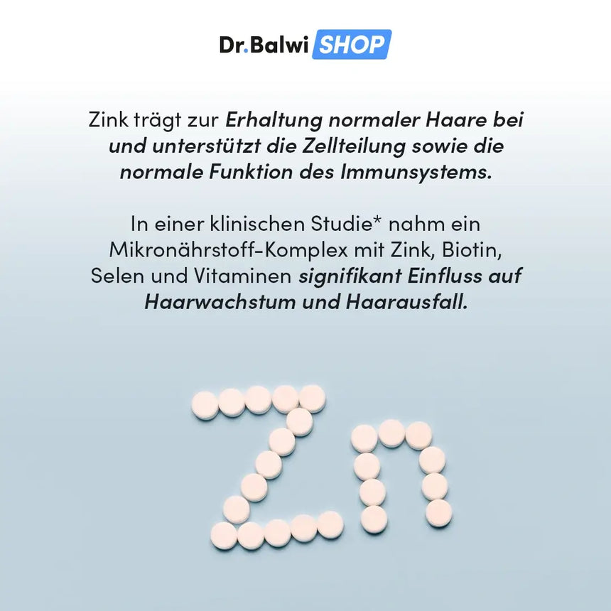 Vor hellblauem Hintergrund steht Text zu Zink Tabletten von Dr. Balwi Shop, die das Haarwachstum und Immunsystem fördern. Unten liegen weiße Tabletten in Form von Haaren, oben ist das Markenlogo "Dr. Balwi Shop".