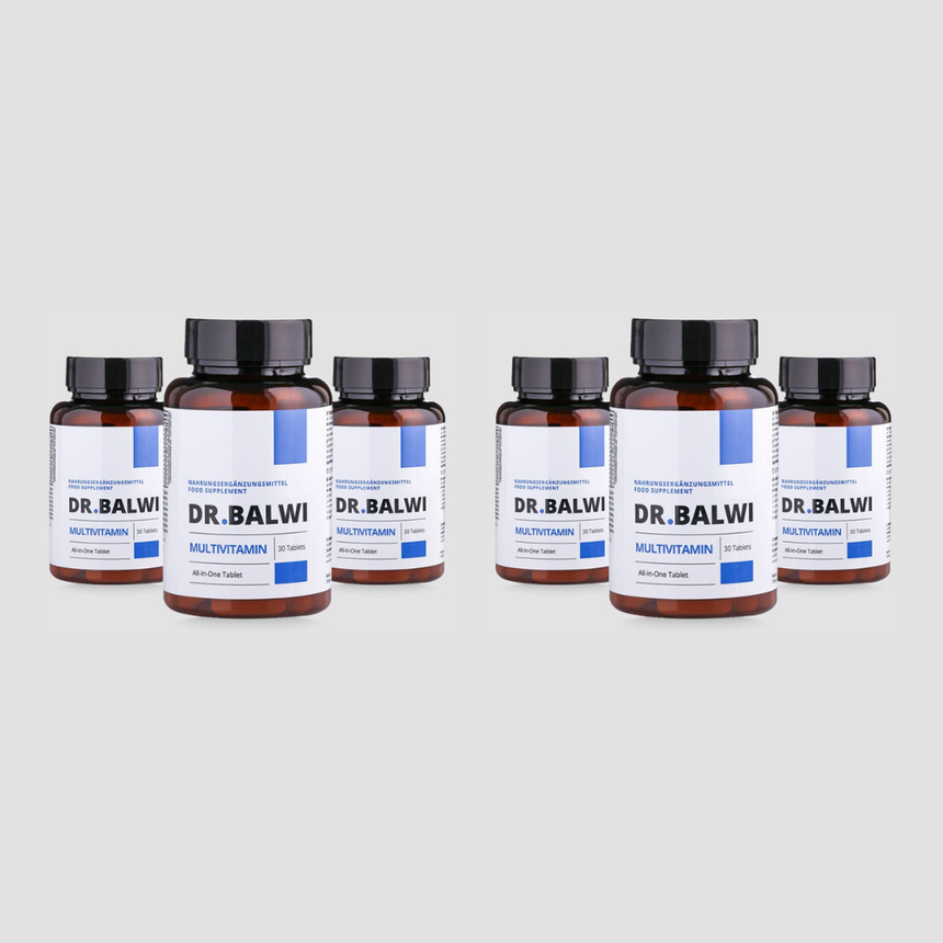 Fünf braune Flaschen Dr. Balwi Shop Multivitamin Complex mit weißen und blauen Etiketten stehen auf einem hellgrauen Hintergrund, auf dem Zink Immunsystem und Reishi-Pilzextrakt abgebildet sind. Die Gruppe von fünf Flaschen erscheint zweimal nebeneinander.