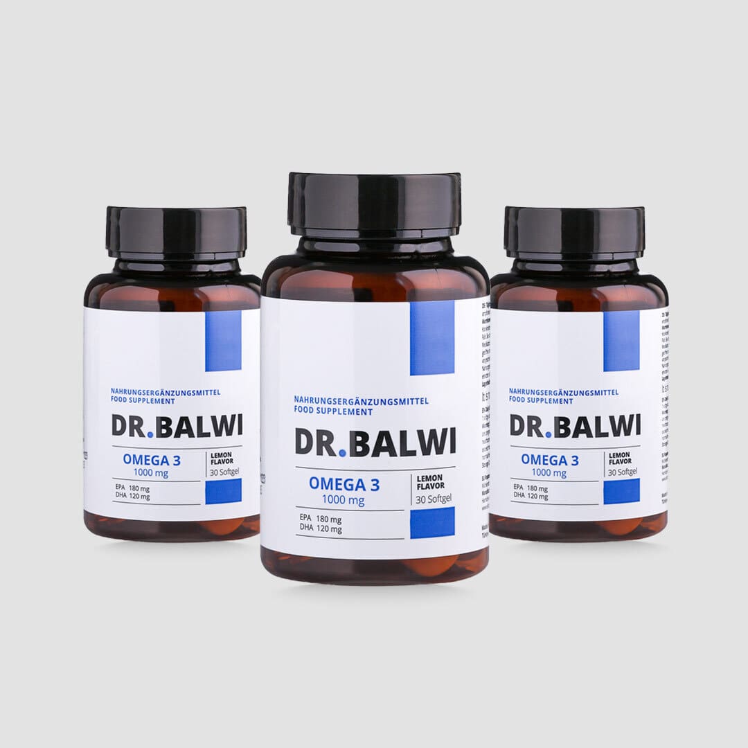 Drei Flaschen shop.elithairtransplant Daily Omega 3 (1000 mg, Zitronengeschmack, 30 Softgelkapseln) sind auf hellgrauem Hintergrund abgebildet. Das Nahrungsergänzungsmittel unterstützt das Haarwachstum und kann Haarausfall reduzieren. Weiße Etiketten zeigen blauen und schwarzen Text.