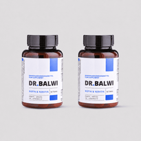 Zwei braune Flaschen Dr. Balwi Shop Biotin & Keratin Tabletten mit je 60 Tabletten stehen nebeneinander auf einem hellgrauen Hintergrund zur Unterstützung von Haarwachstum und gesundem Haar.
